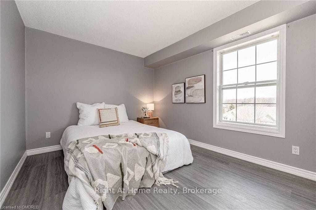 can accommodate a queen size bed and dresser