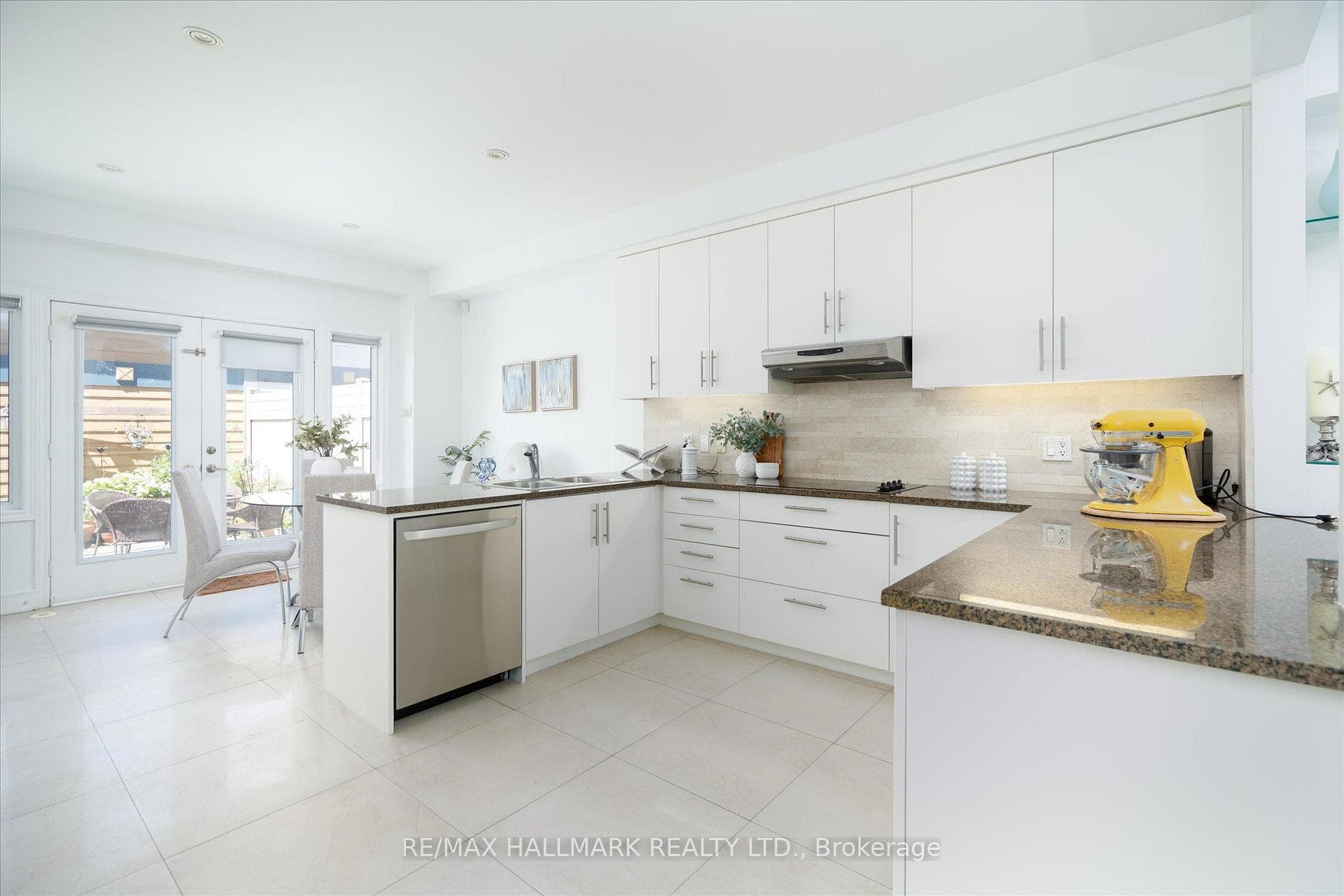 82 Woodbine Avenue photo 10