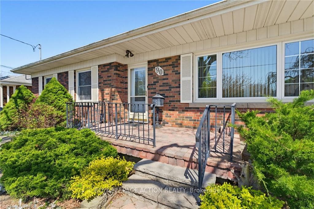 90 Henderson Avenue photo 4