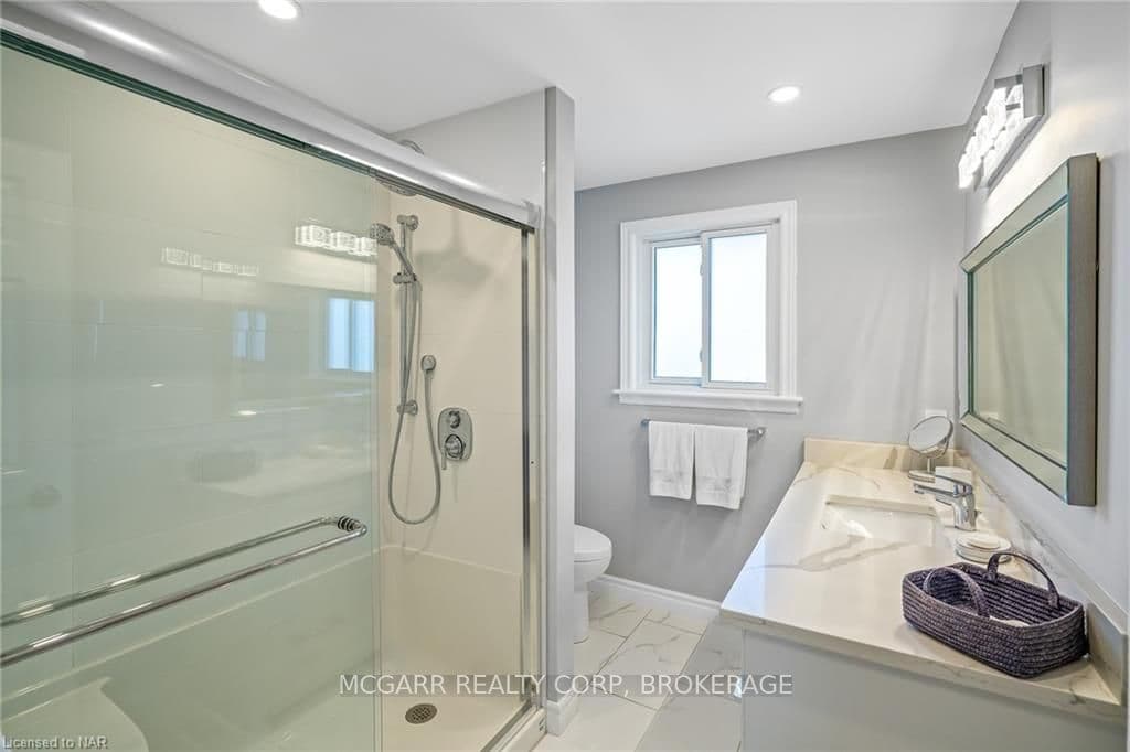 84 ALEXANDRA Boulevard photo 28