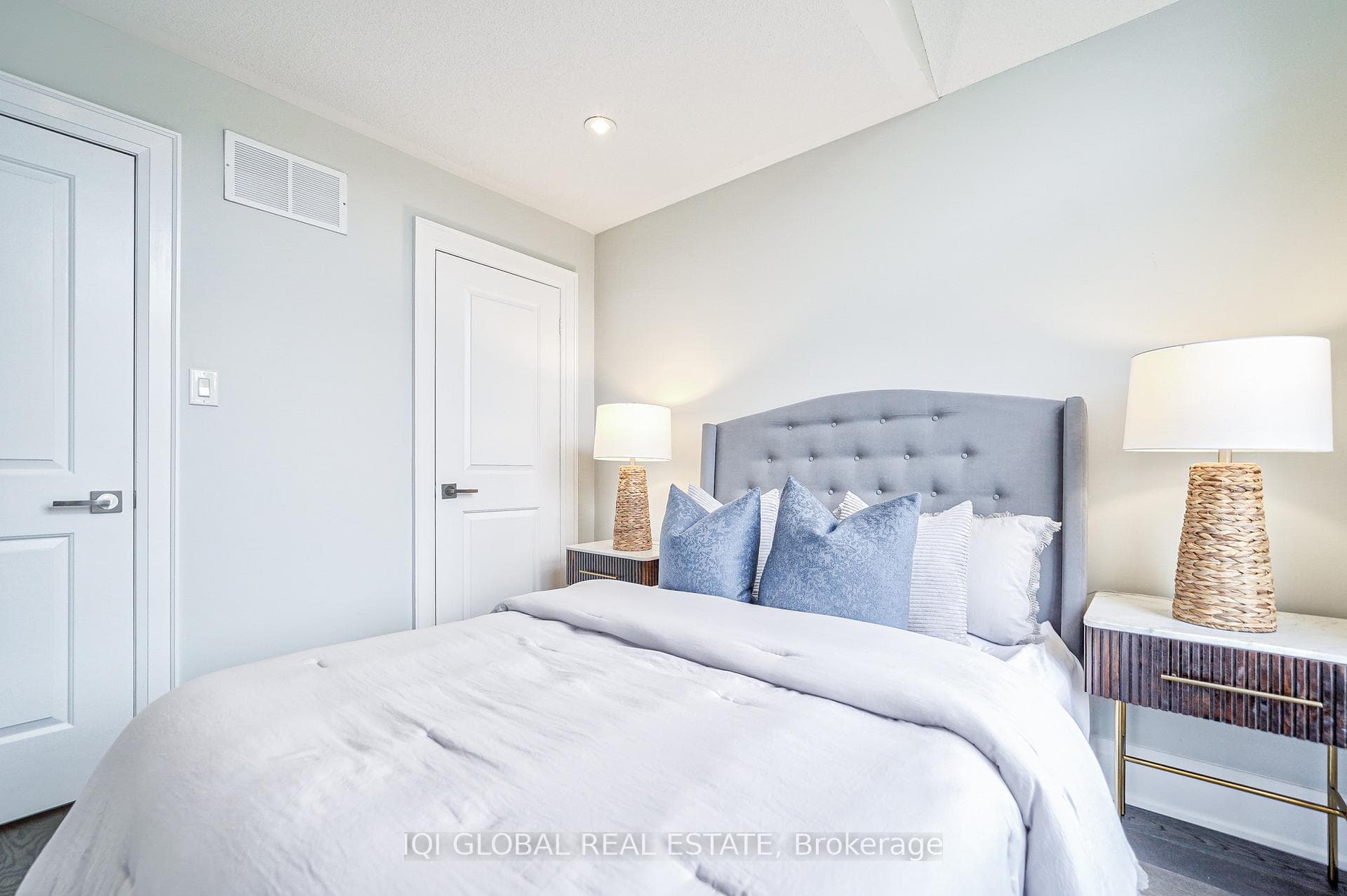 163 Fimco Crescent photo 21