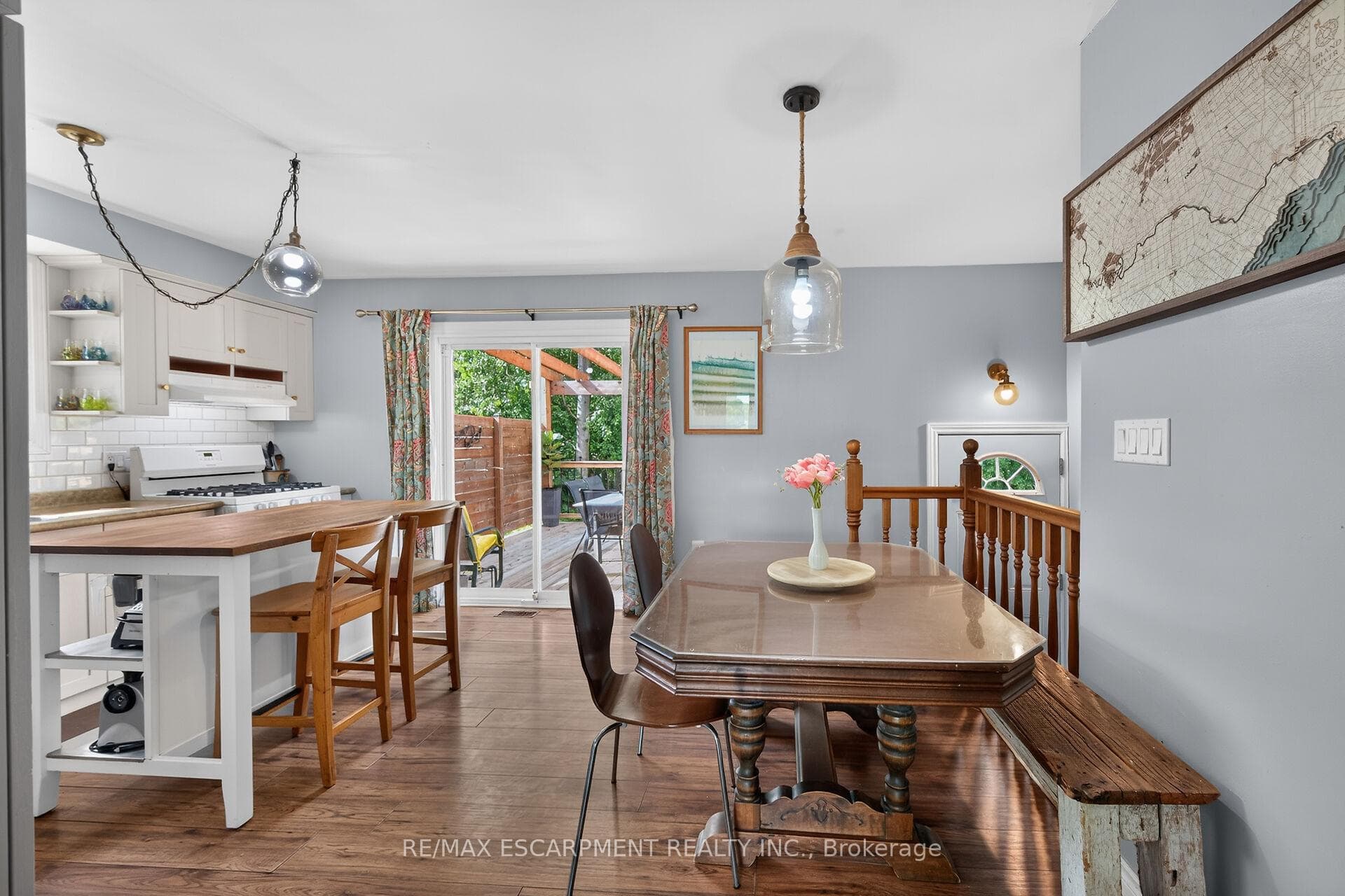 251 Mackenzie Crescent photo 11