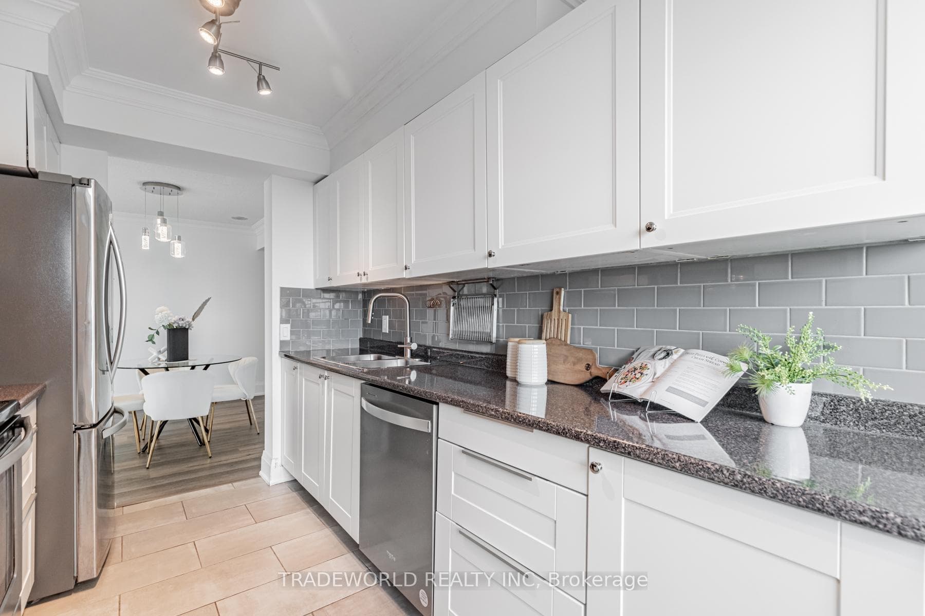 18 Parkview Avenue Unit 1506 photo 14