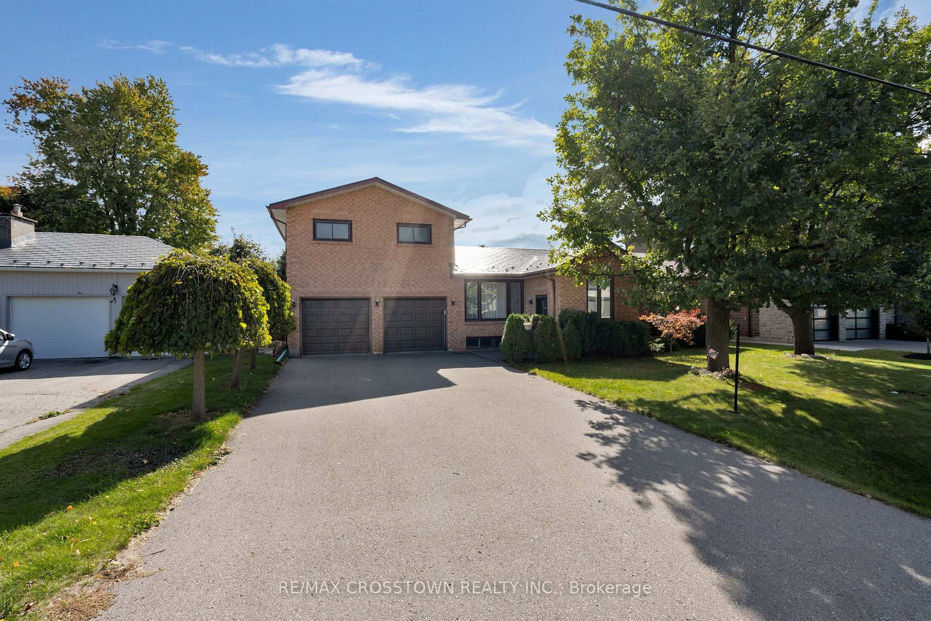 195 Kingslynn Drive photo 3