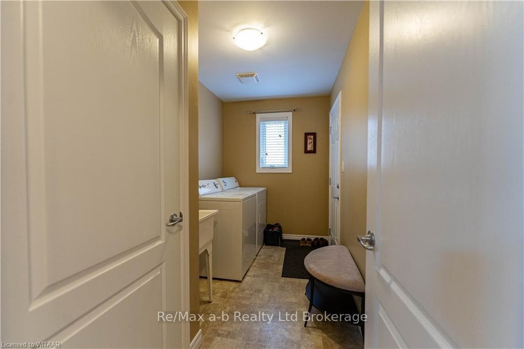 26 JONES Crescent photo 19