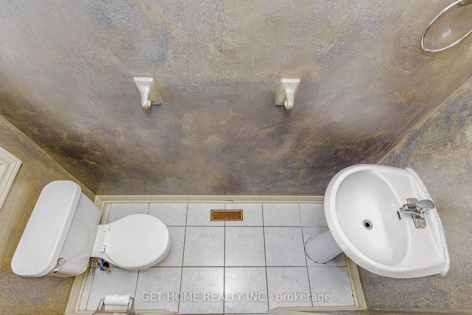 147 Foxchase Avenue photo 22
