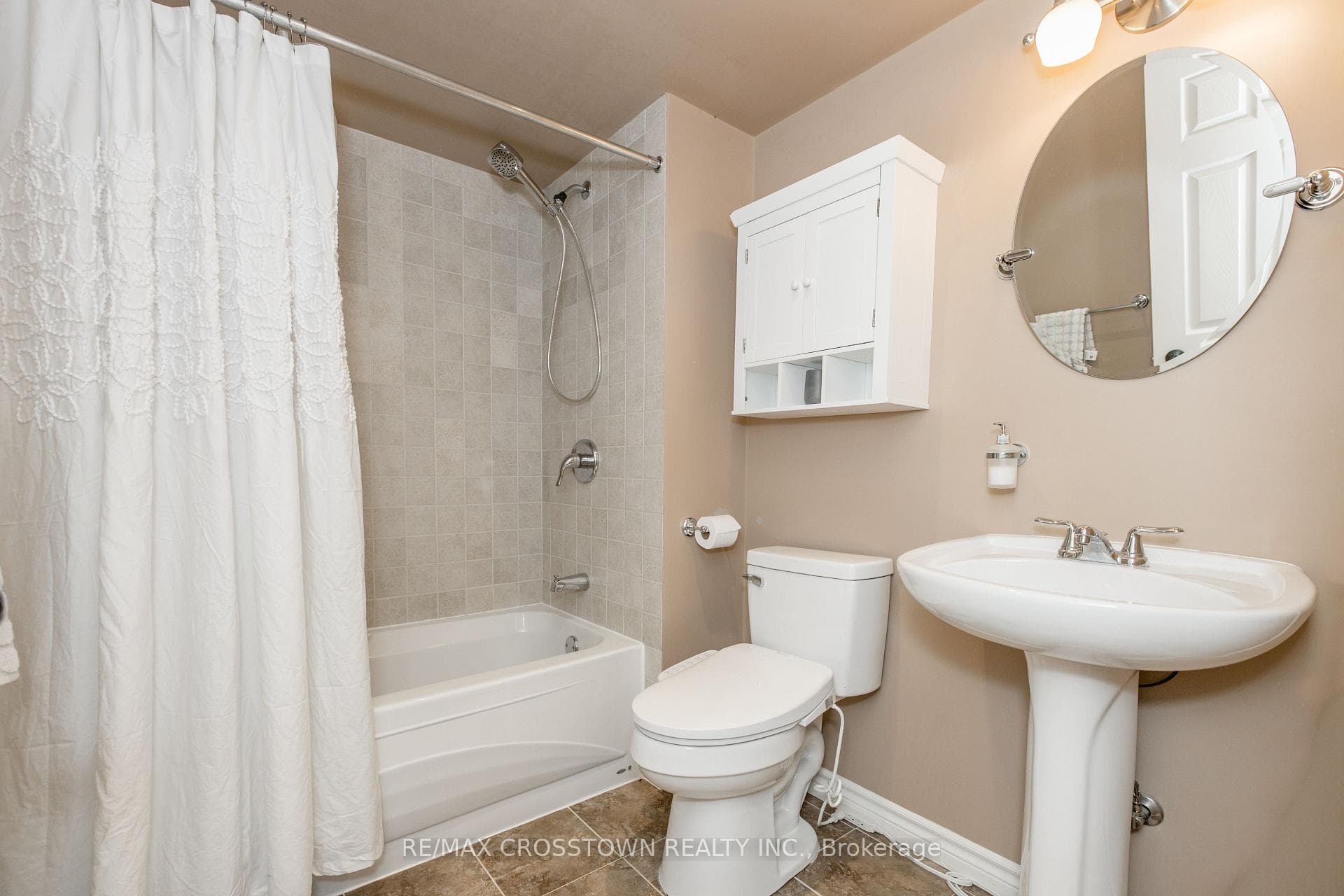 11 Revelstoke Court photo 38
