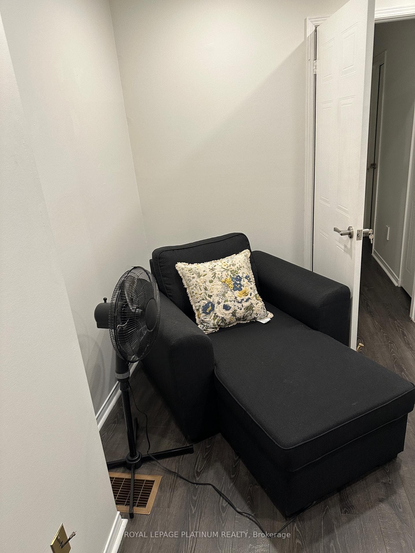 895 Maple Avenue Unit 611 photo 16