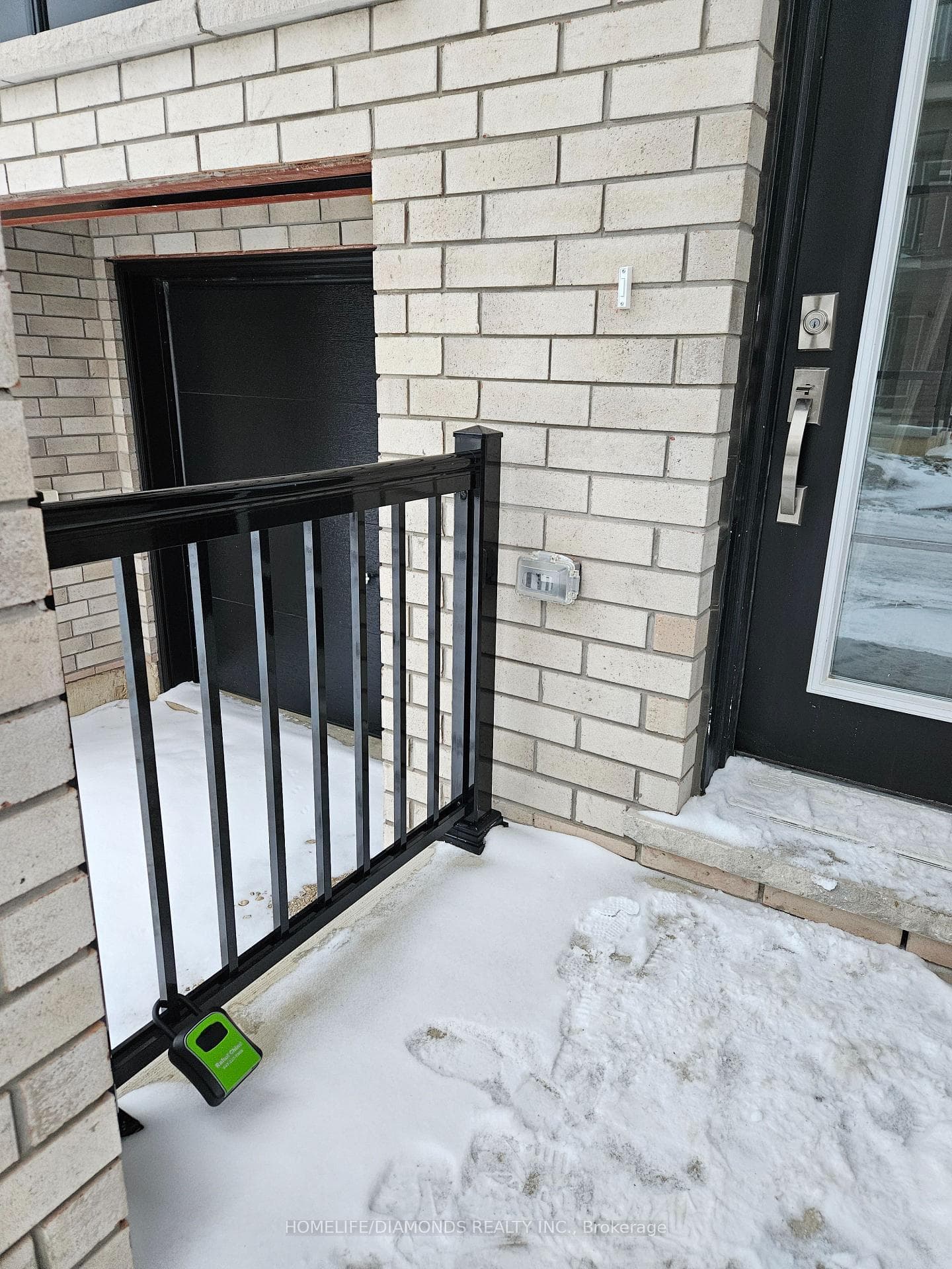 660 COLBORNE Street Unit 53 photo 3