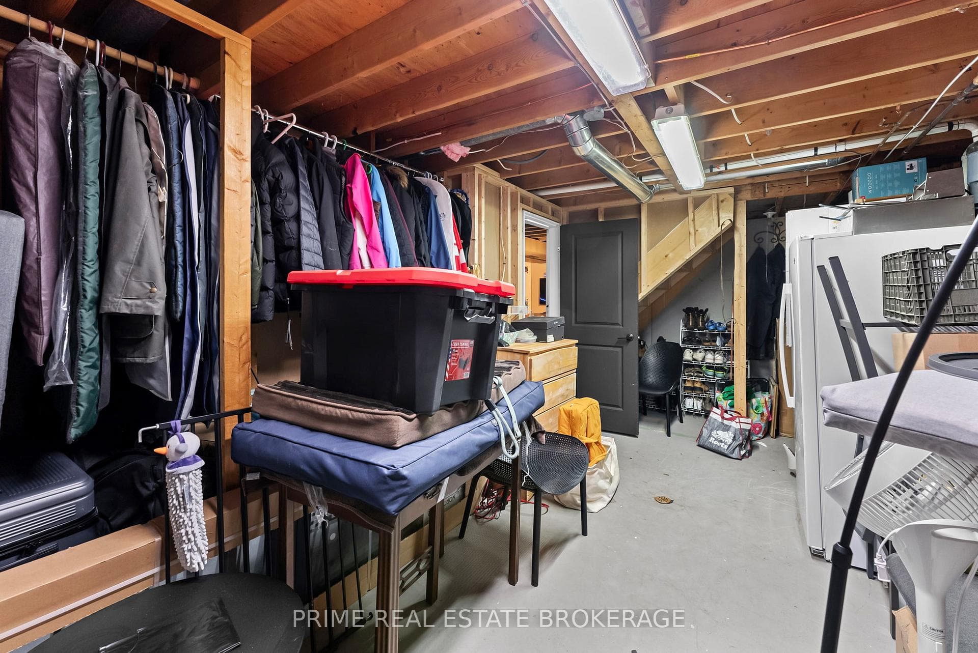 484 Ferndale Avenue photo 33