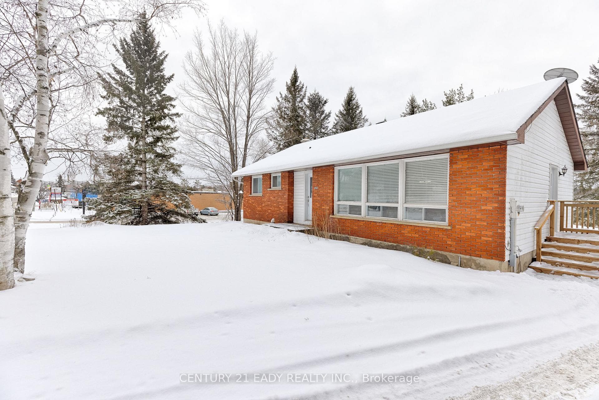 250 Bonnechere Street photo 39