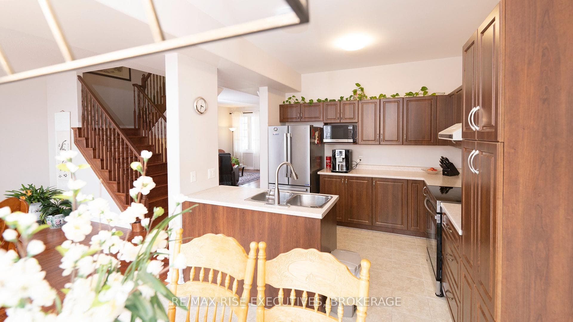 1405 Crossfield Avenue photo 14