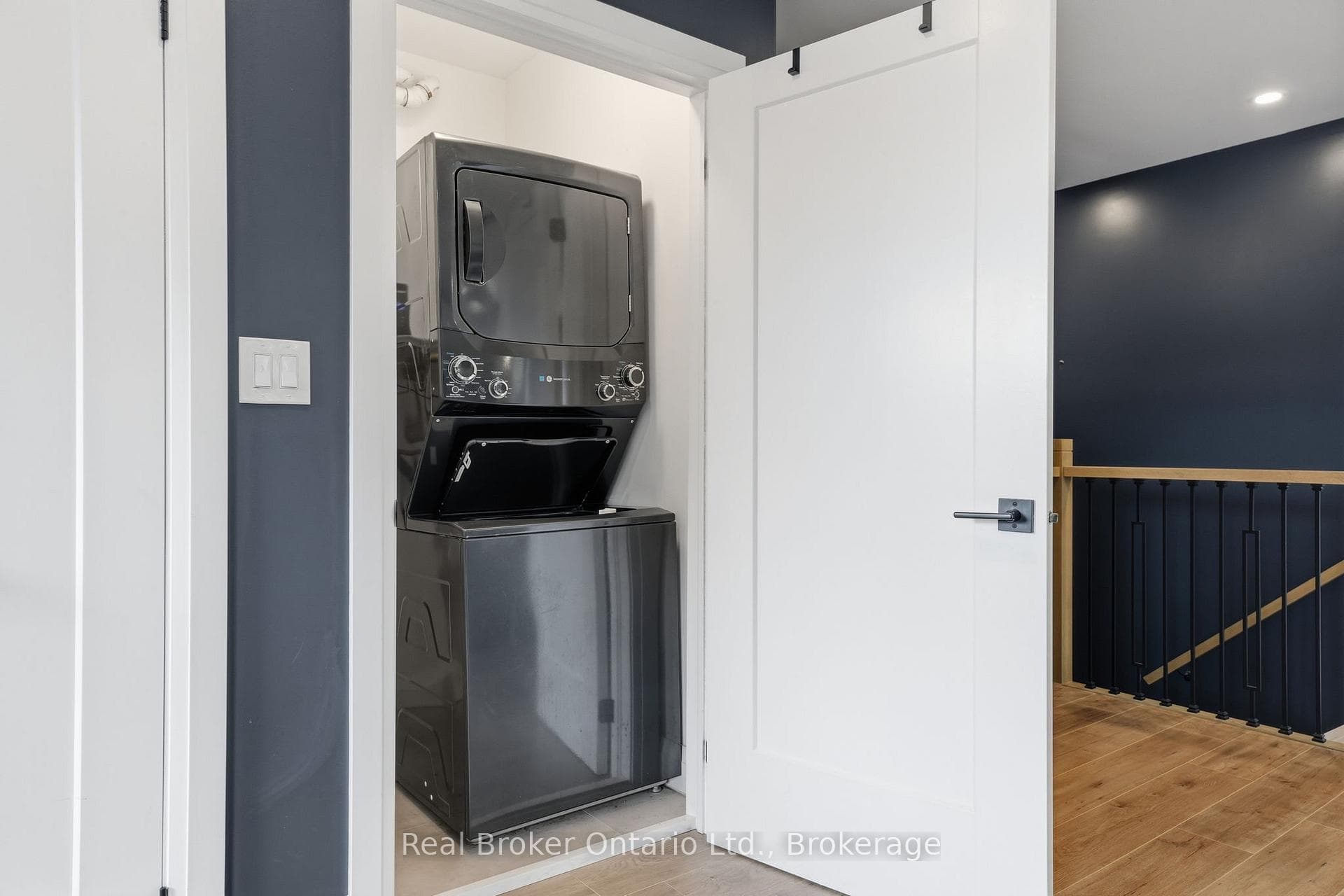 58 ROSSLYN Avenue Unit Unit 2 photo 23