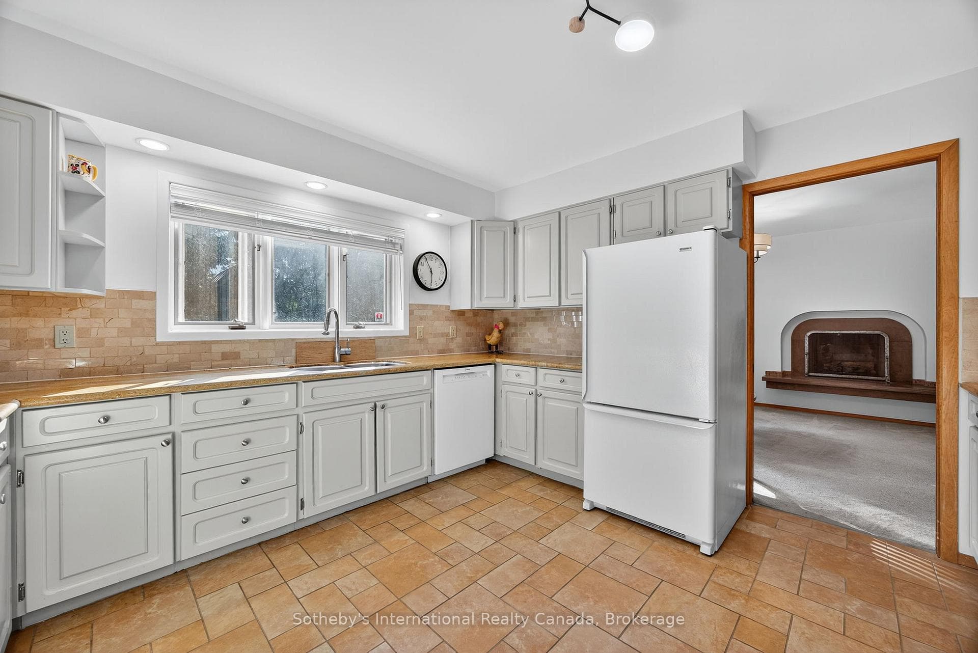 152 Bayview Avenue photo 10