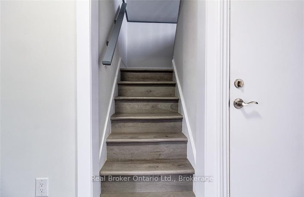 647 Wilson Street photo 33