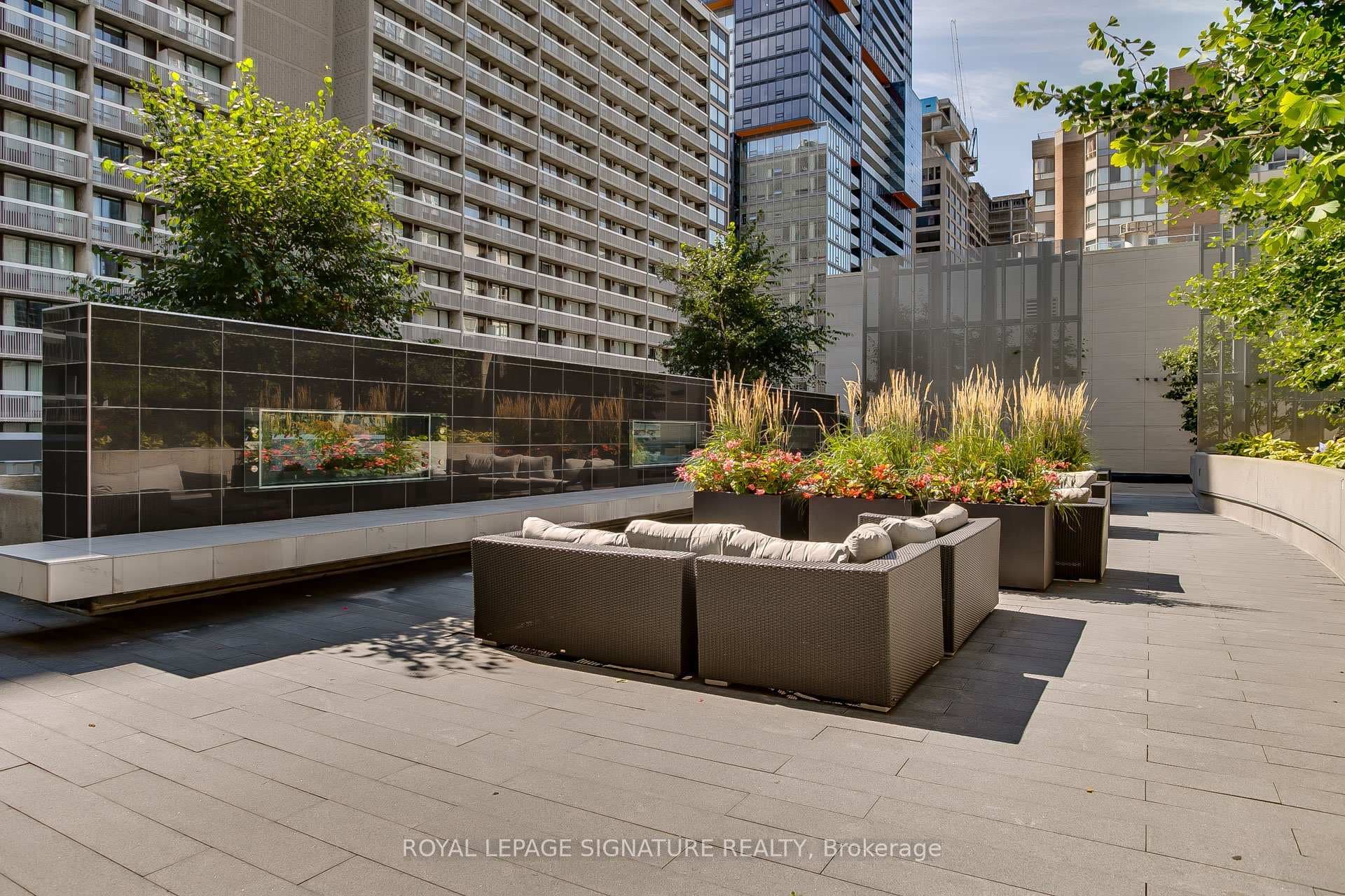 386 Yonge Street Unit 3601 photo 30