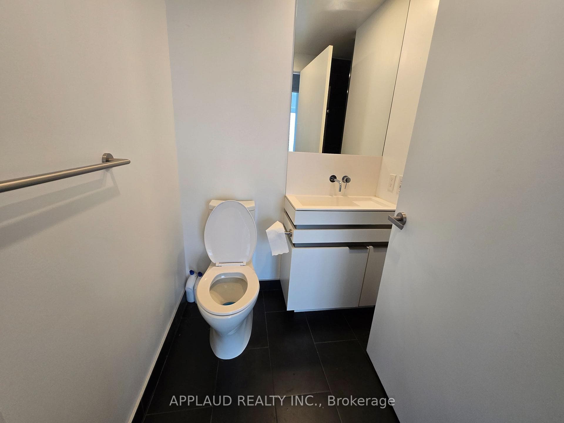 197 Yonge Street Unit 5002 photo 12