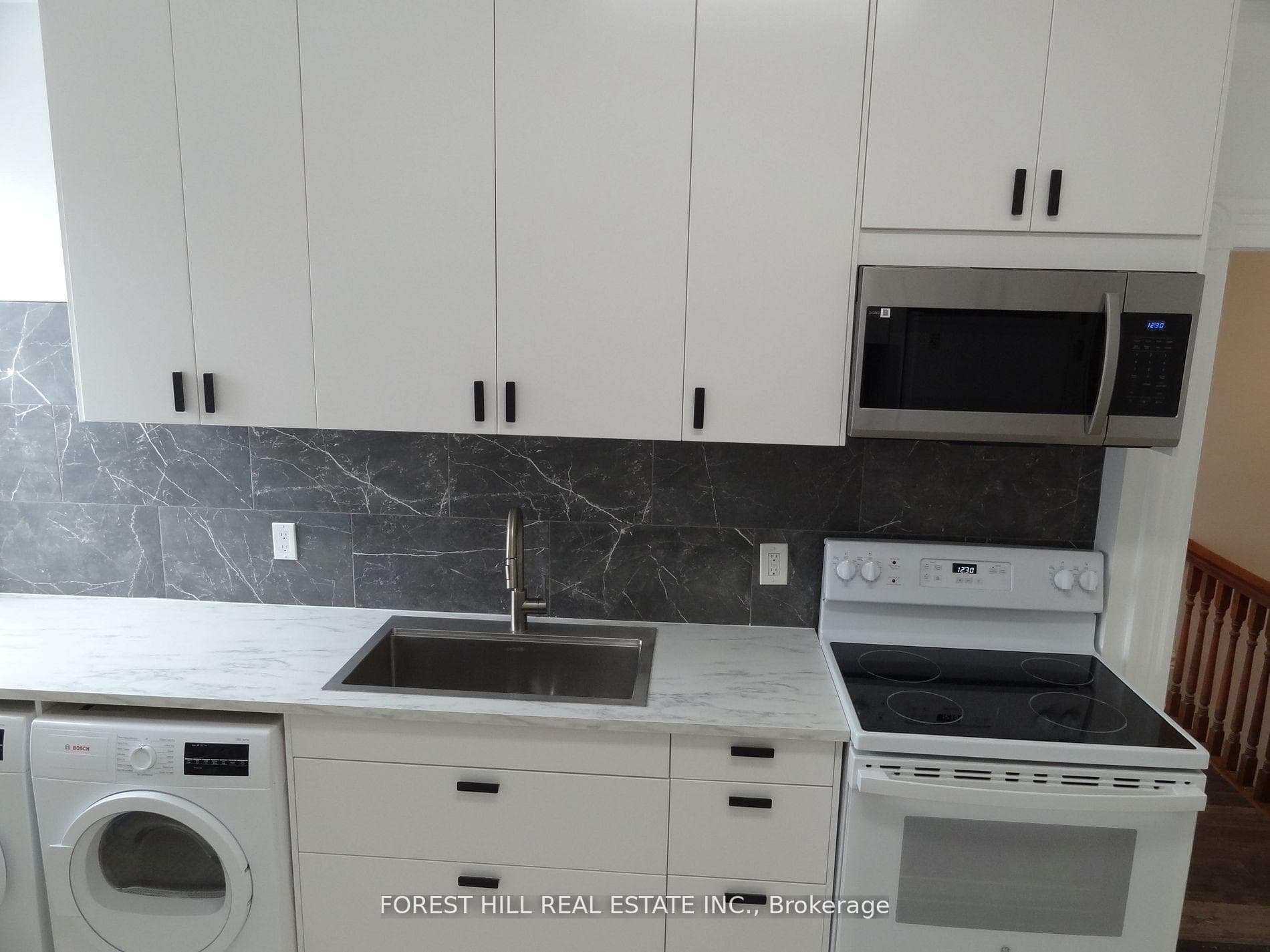 1376 Queen Street Unit 3 photo 4