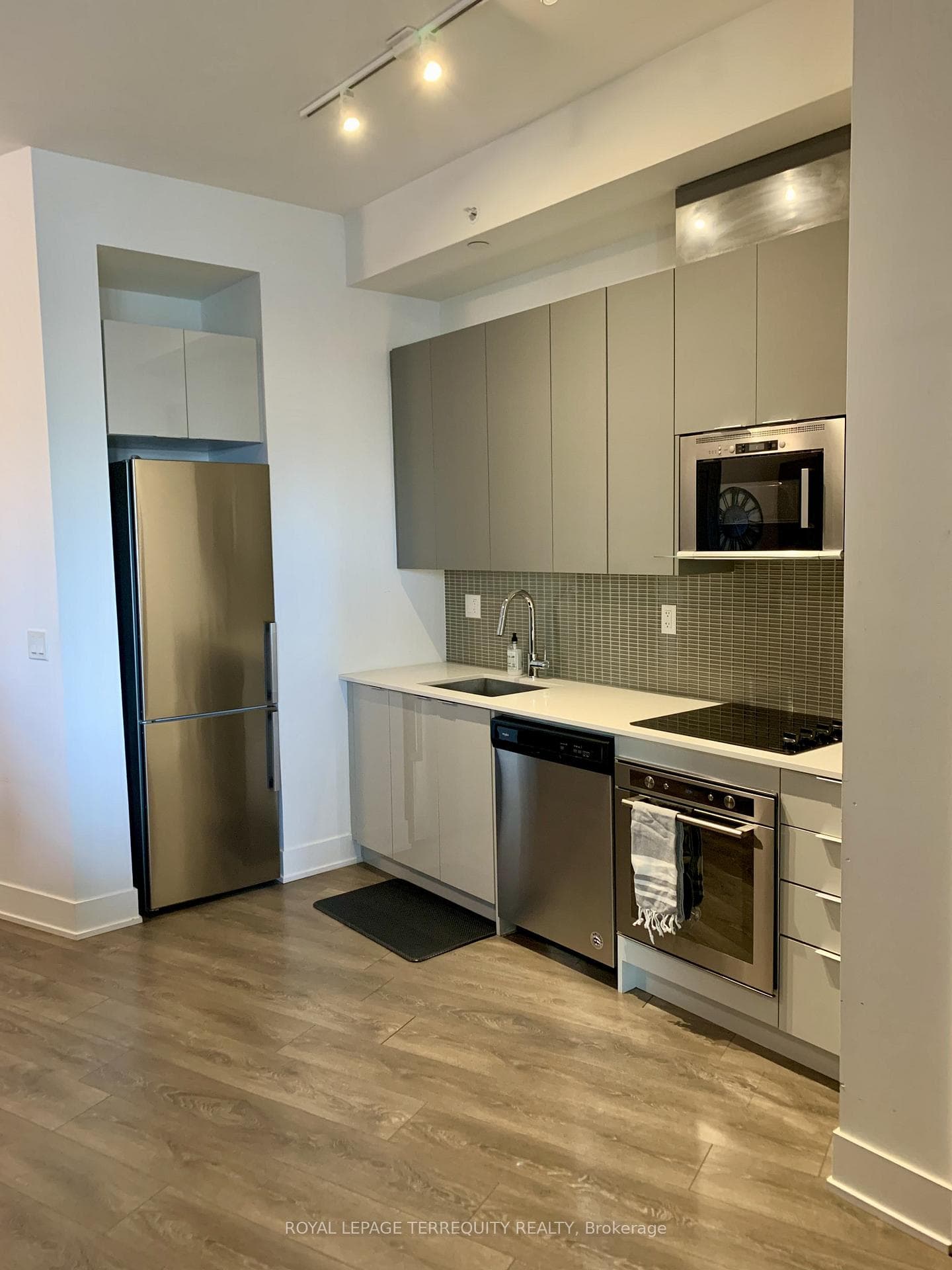 2908 Highway 7 Road Unit 507E photo 6