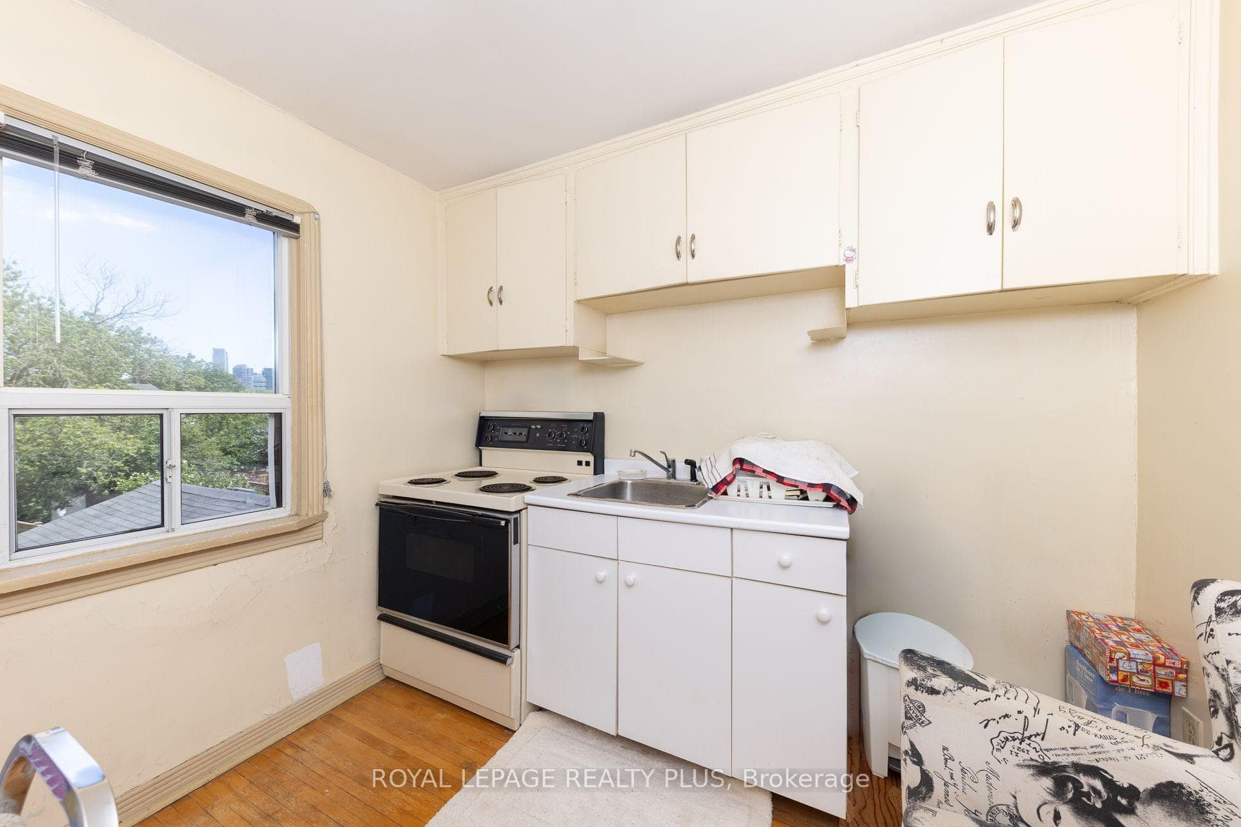 33 Dayton Avenue photo 11