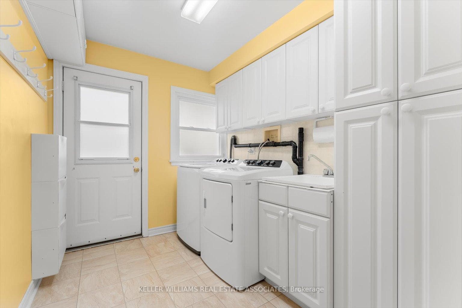 982 Streamway Crescent photo 27