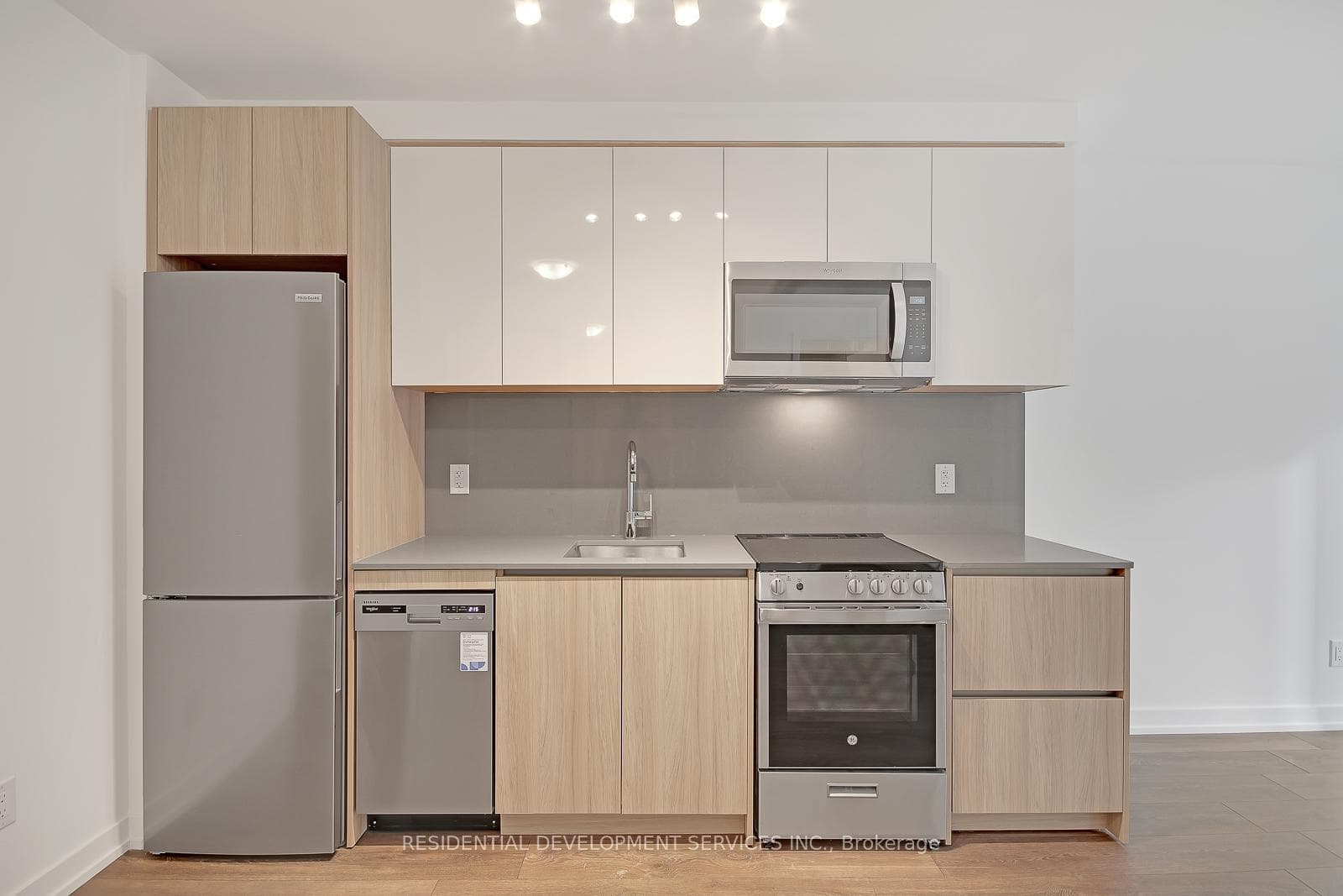 3100 Keele Street Unit 406 photo 1