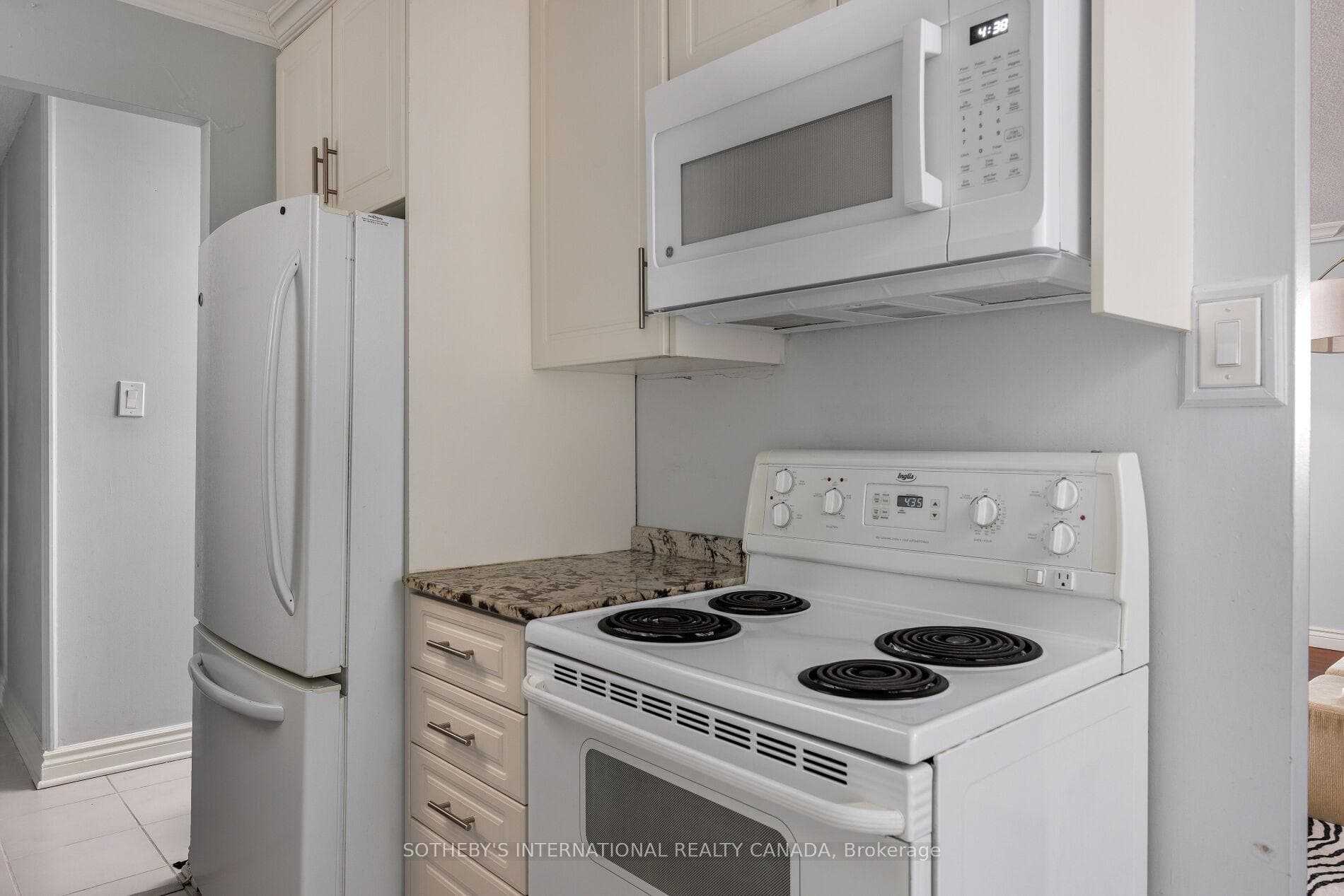 1515 Lakeshore Road Unit 1103 photo 12