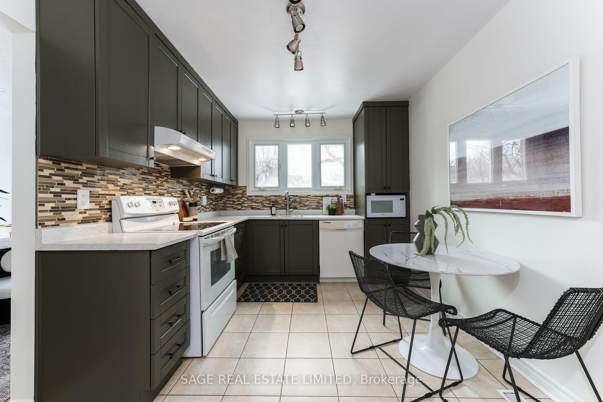 2505 Barcella Crescent photo 9