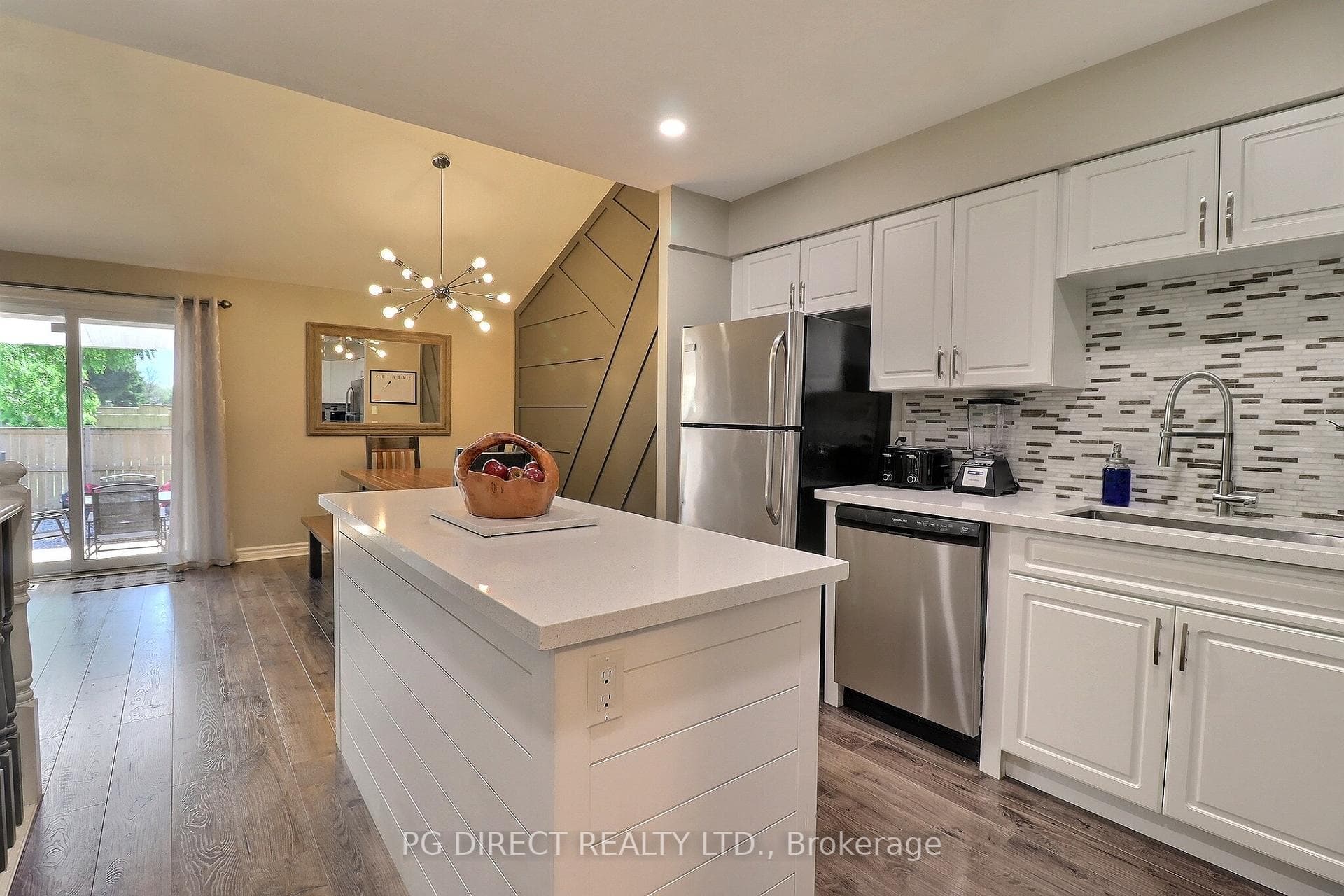 387 Highview Drive photo 2