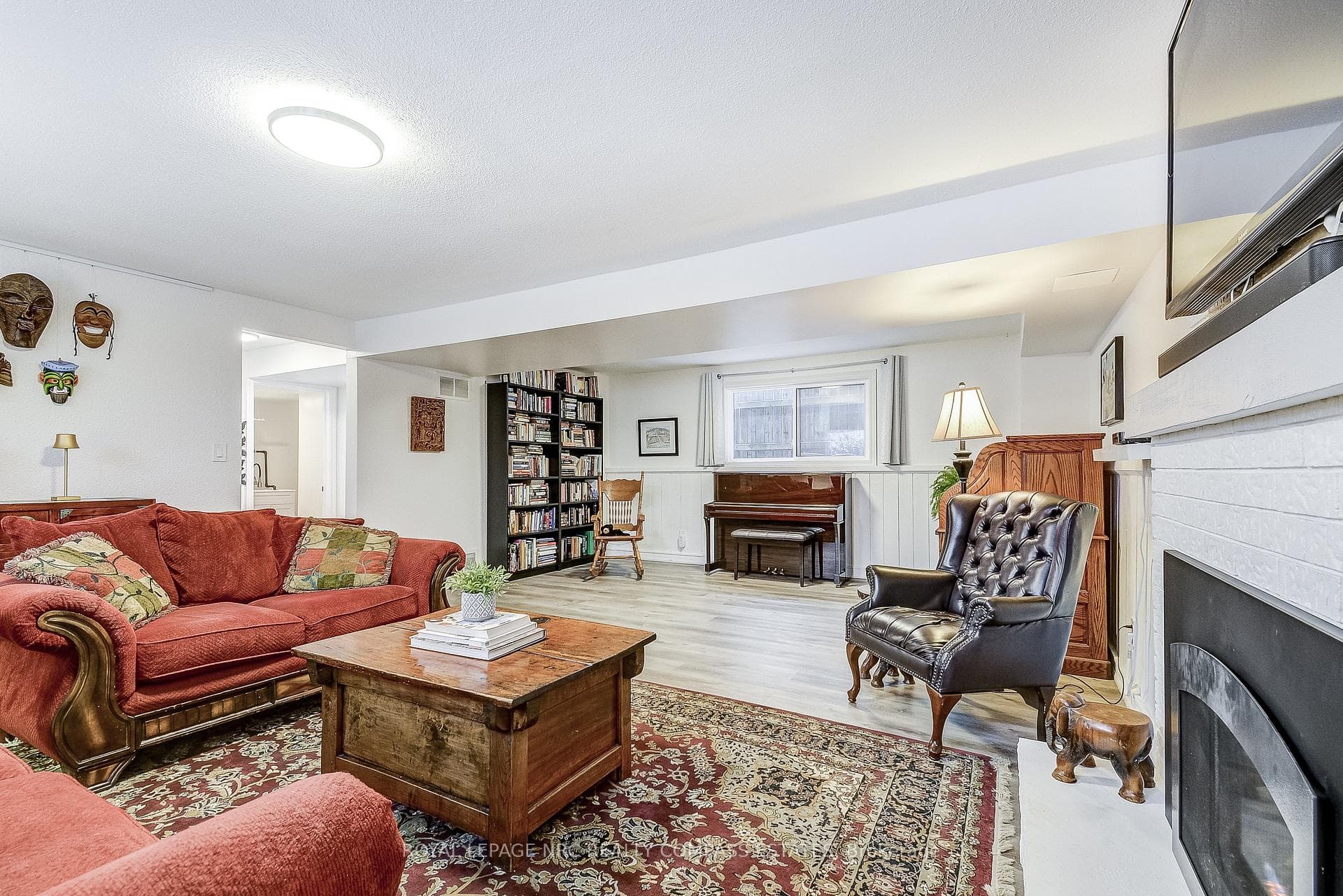 374 Niagara Street photo 29