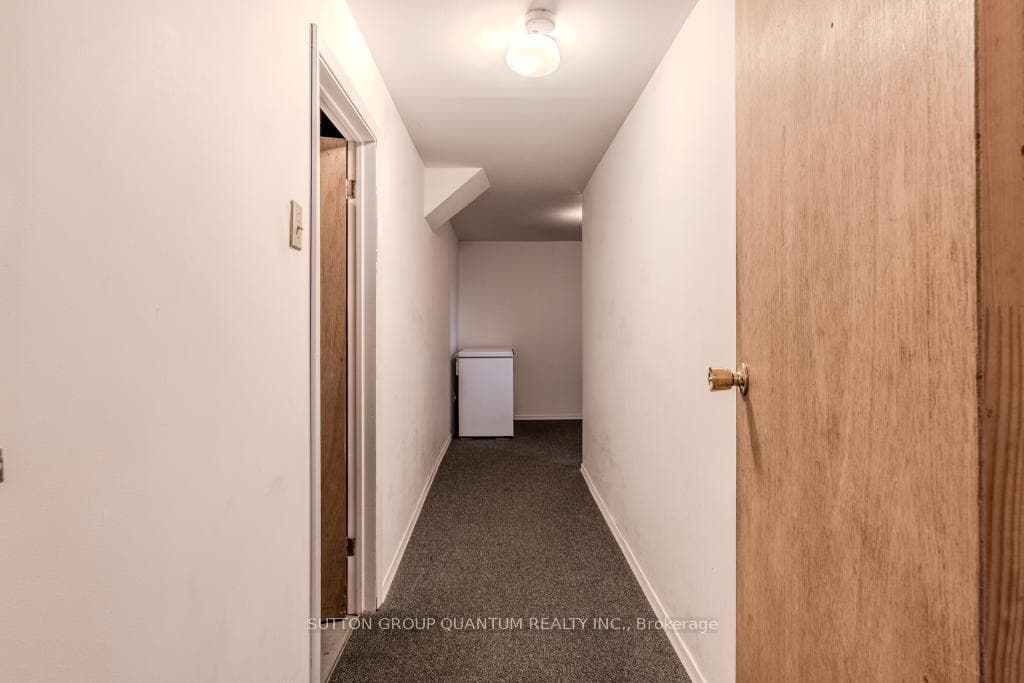 1382 Gainsborough Drive photo 19