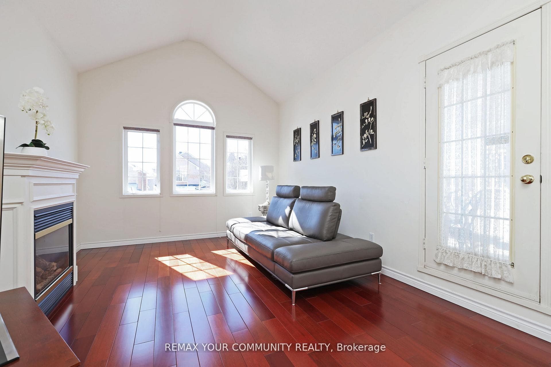 30 Trout Lily Avenue photo 16