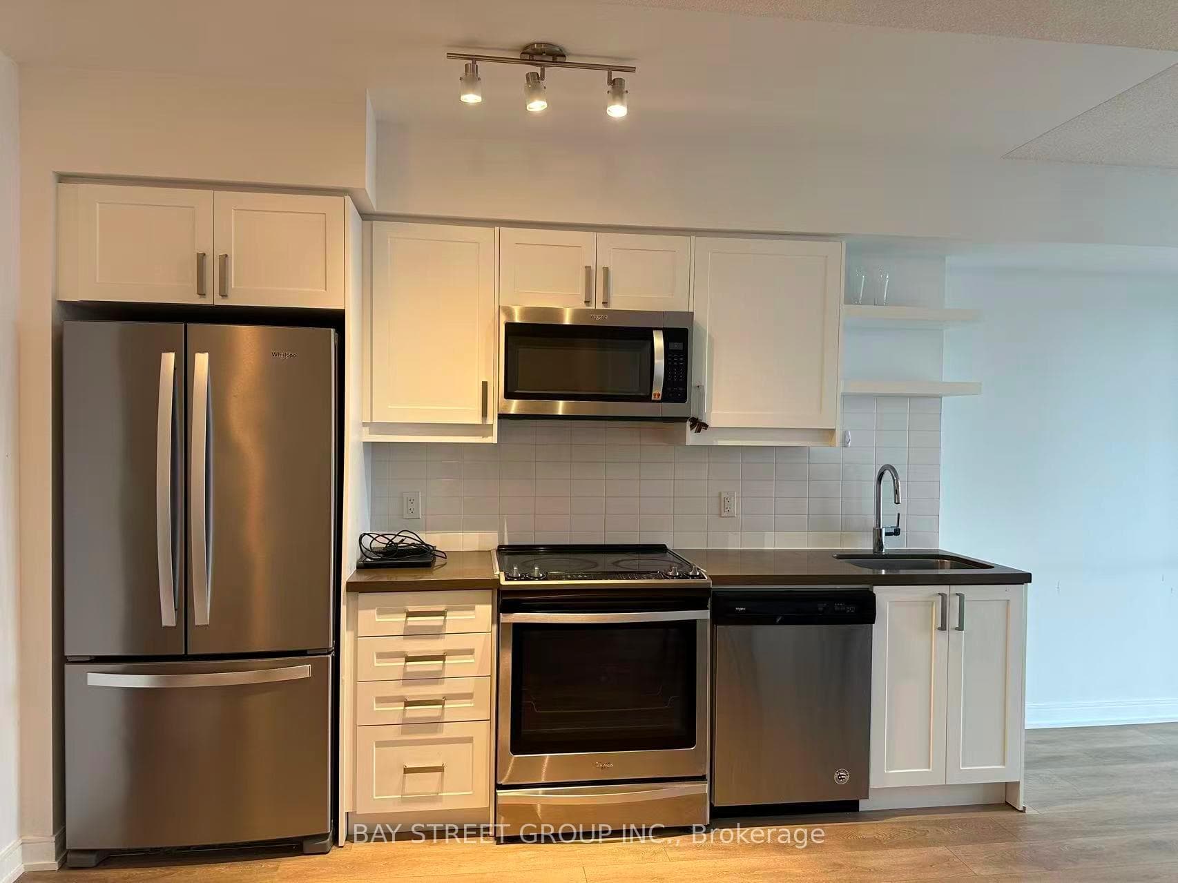 50 Wellesley Street Unit 3709 photo 4