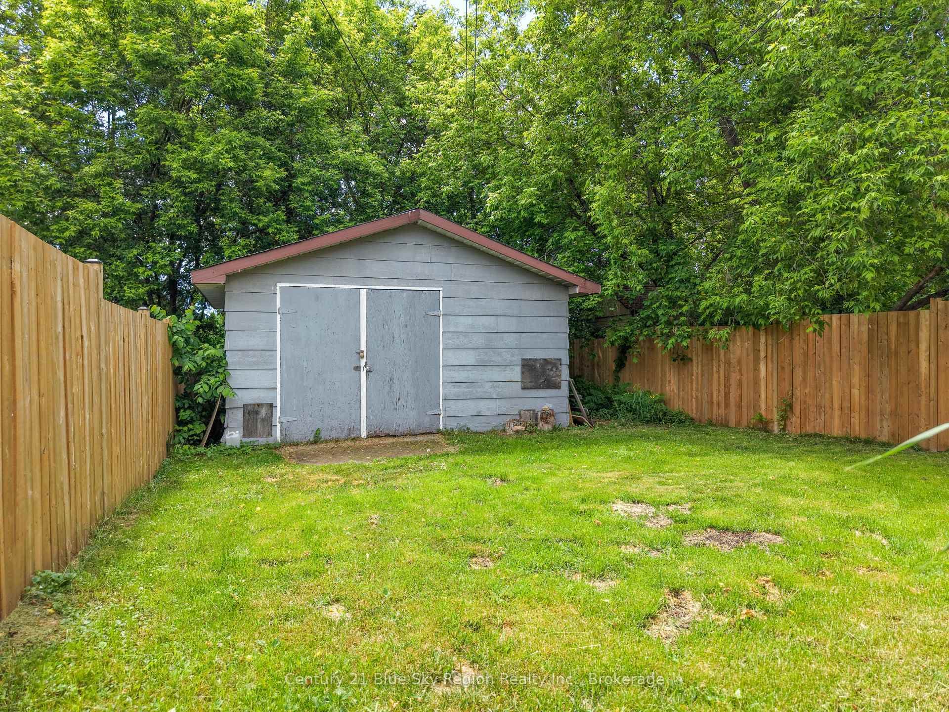 773 Worthington Street photo 45