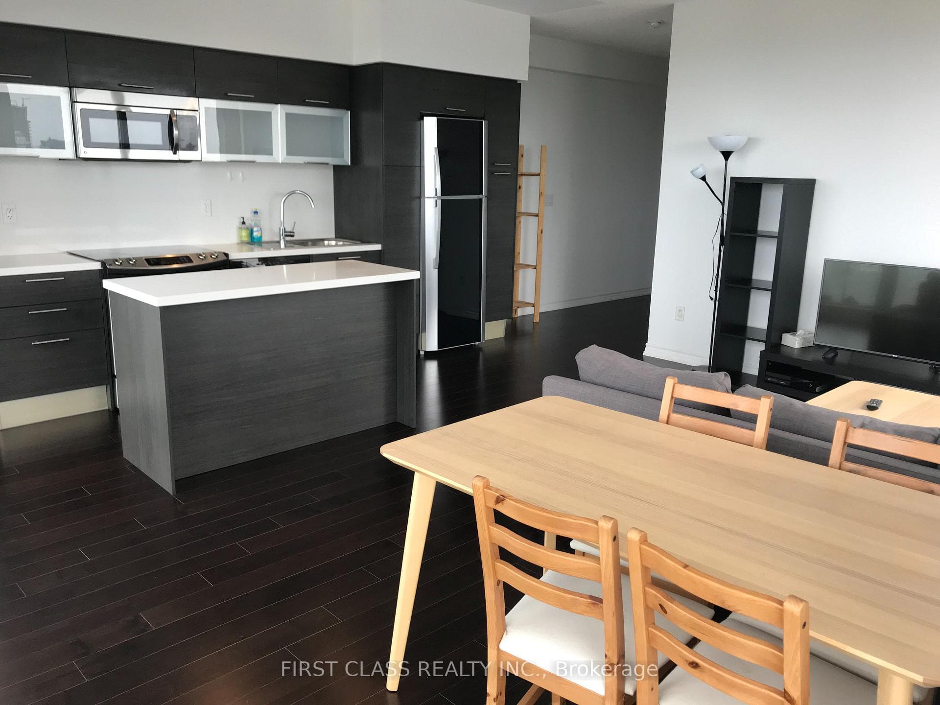 386 Yonge Street Unit 5102 photo 4