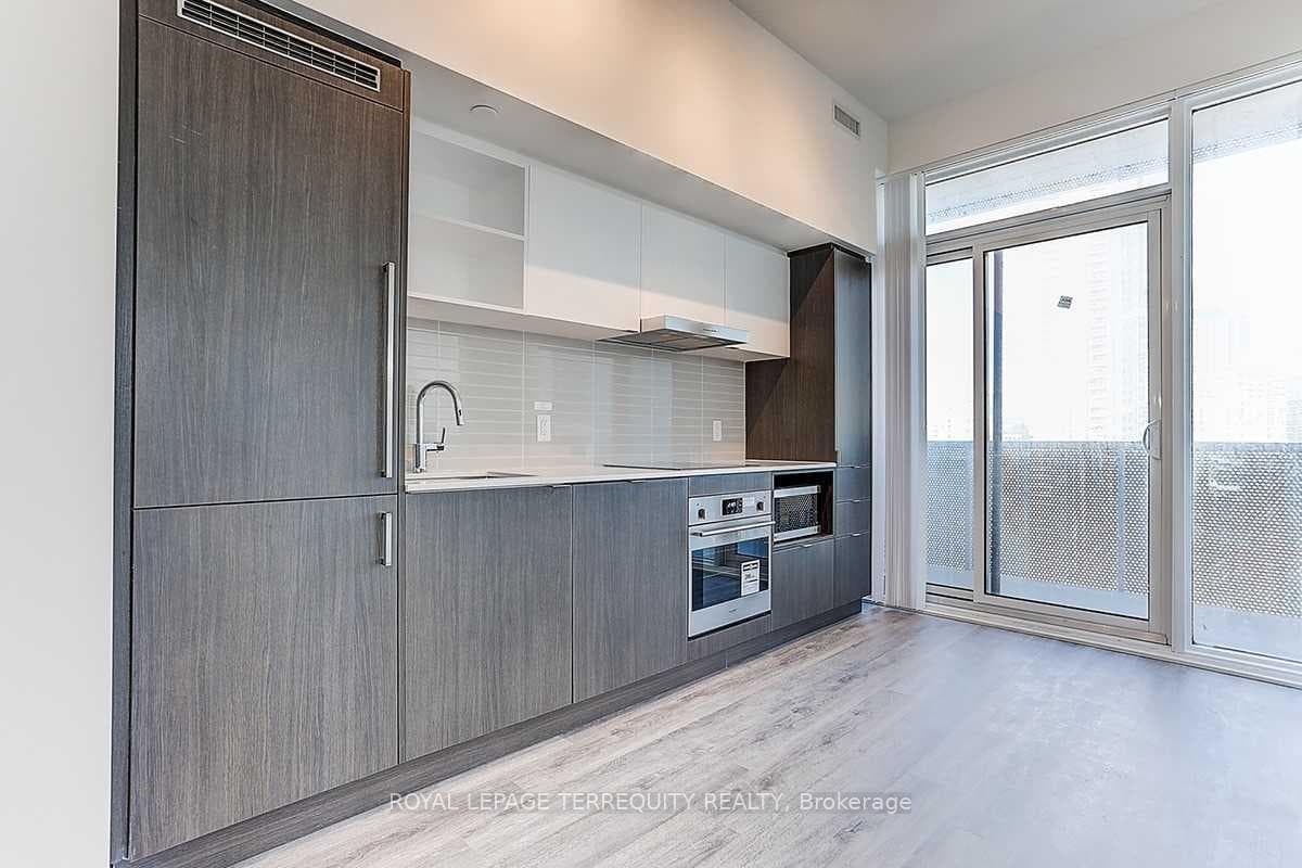 138 Downes Street Unit 3215 photo 12