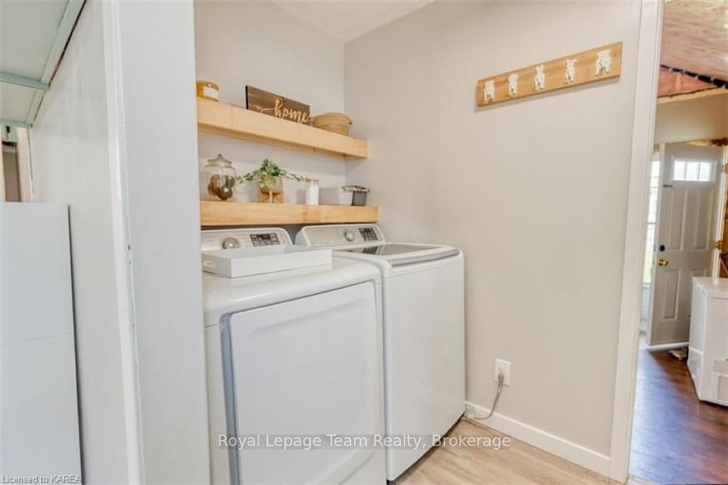 164 JAMES Street photo 17