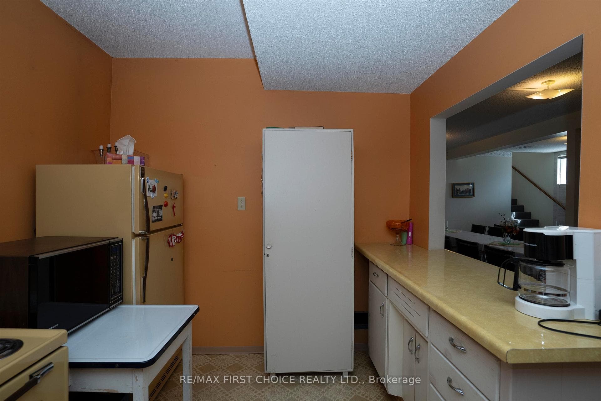 647 John Street photo 18