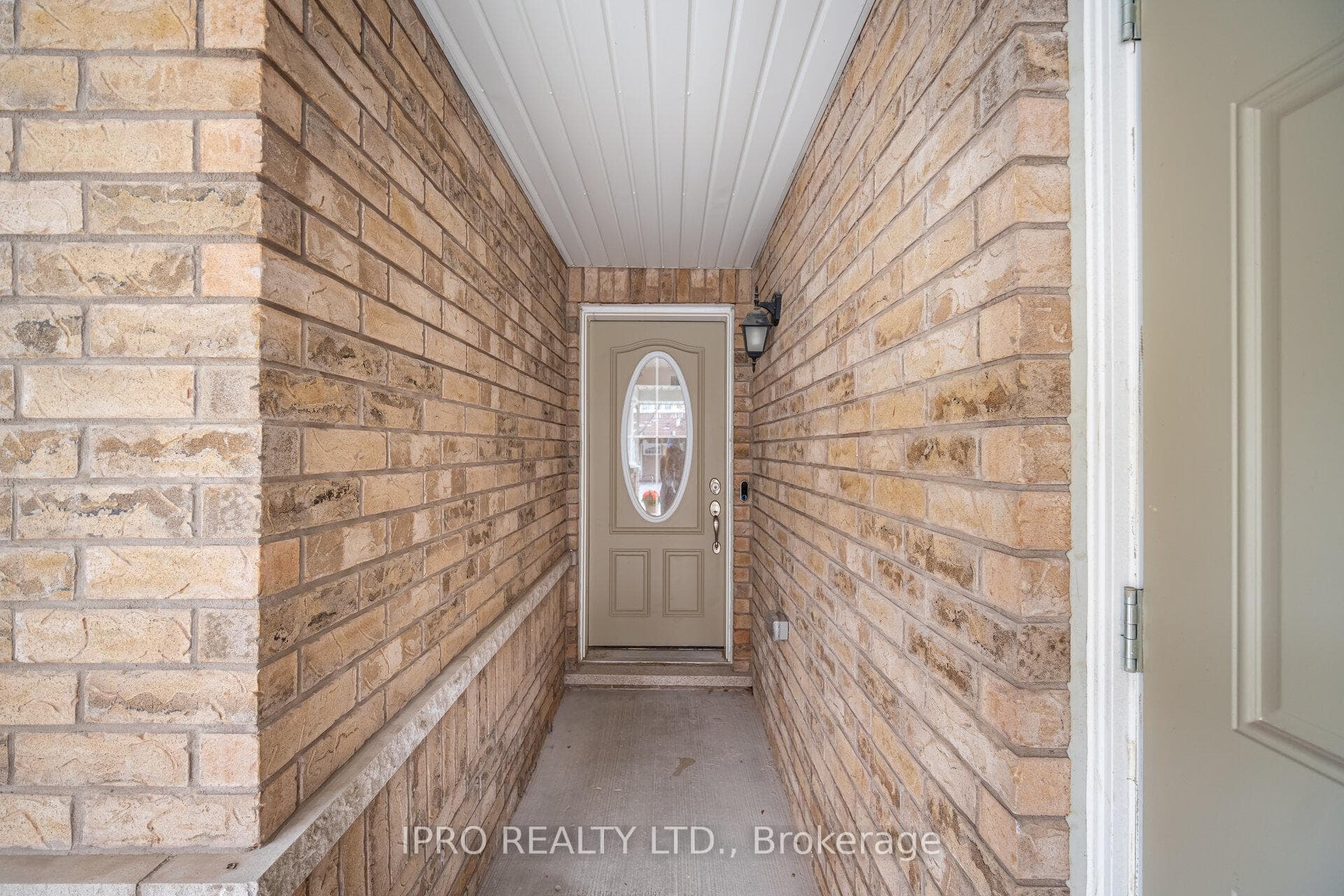 1543 HUSBAND Place photo 3