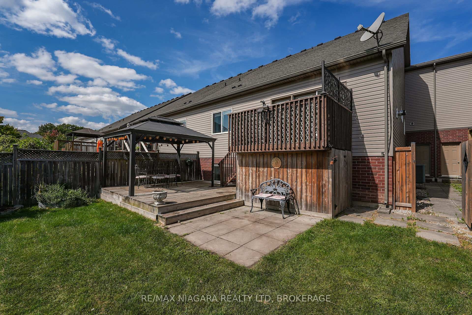 8738 Upper Canada Drive photo 34