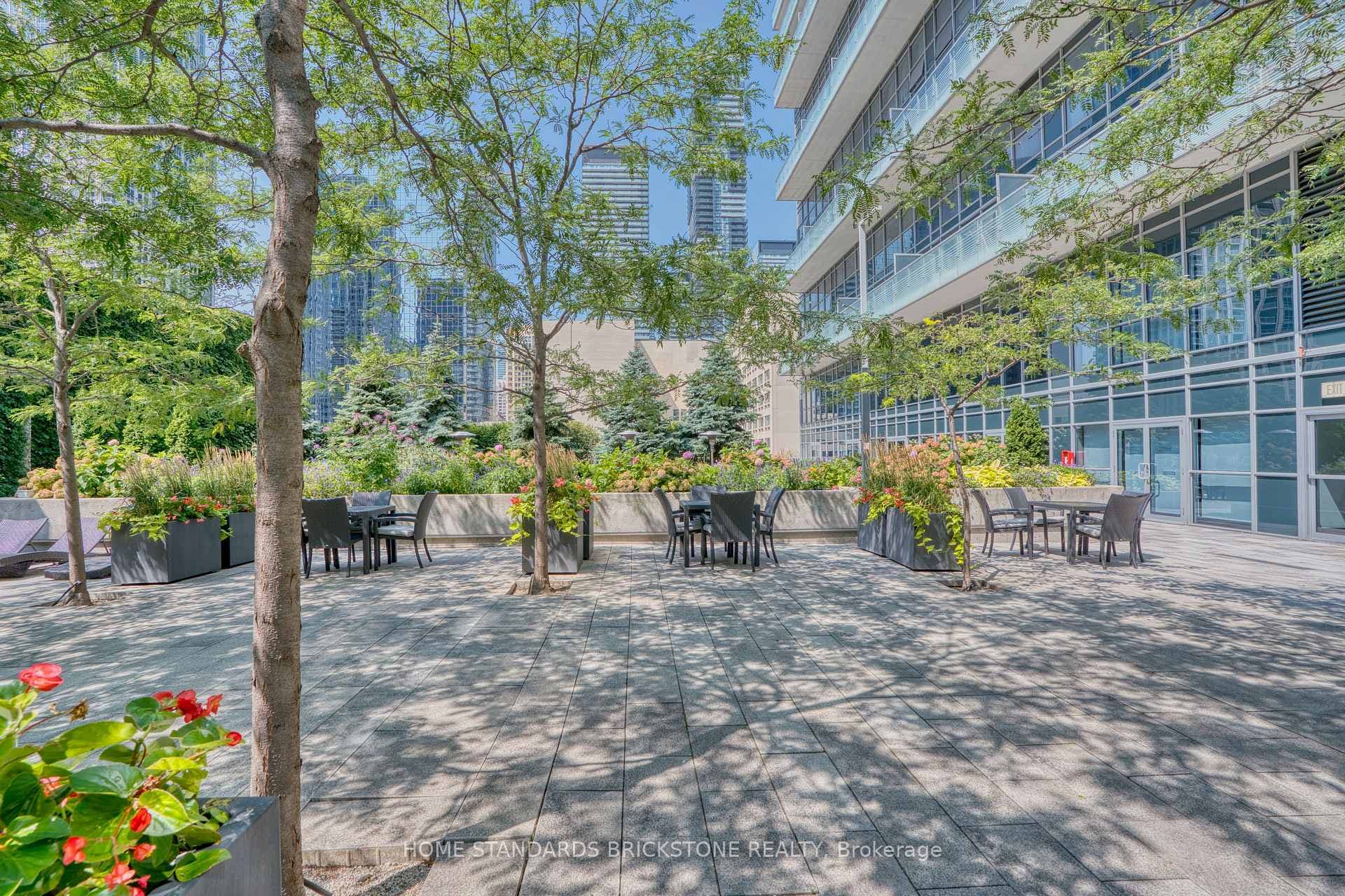 388 Yonge Street Unit 6107 photo 27
