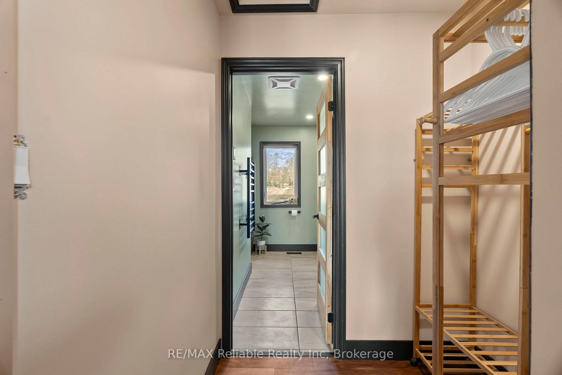 43841 Cranbrook Road photo 26