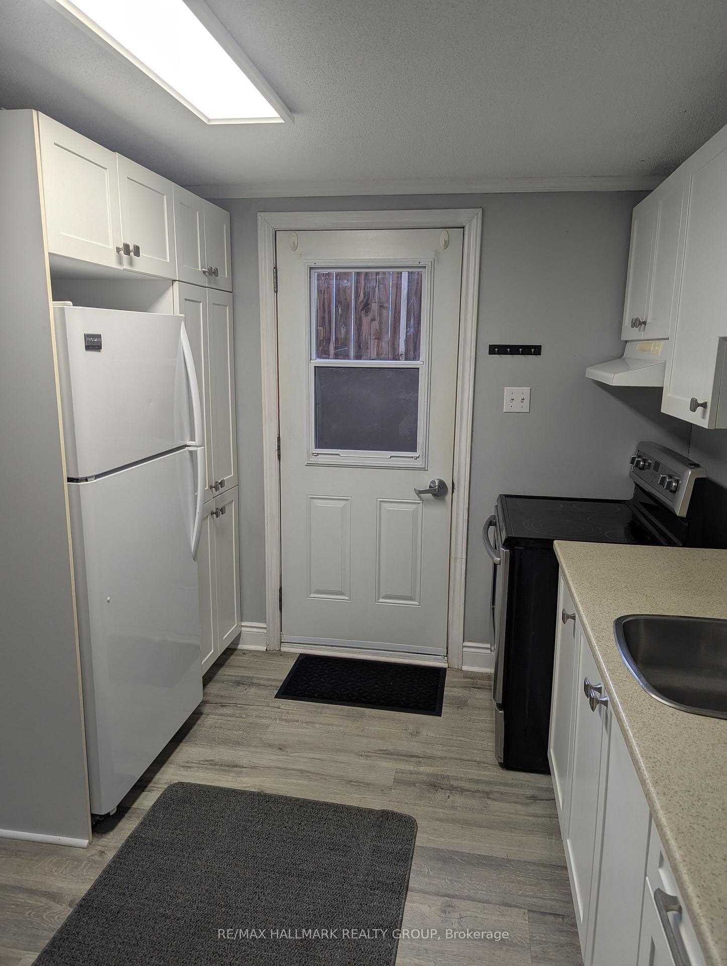871 St Jacques Street Unit 2 photo 7