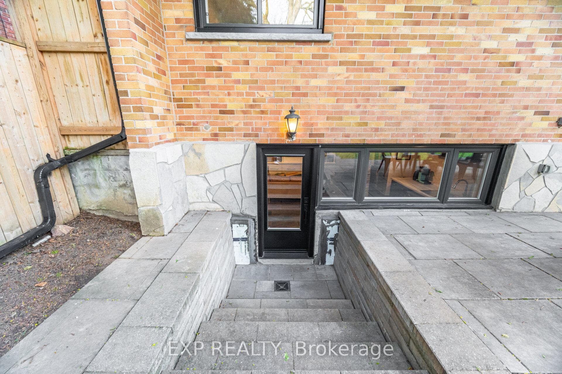 11 Armstrong Street photo 31