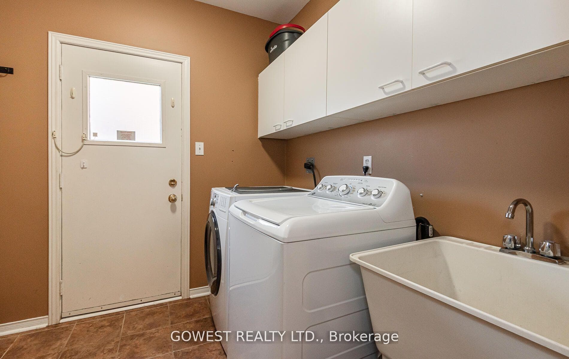 52 Davis Crescent photo 19