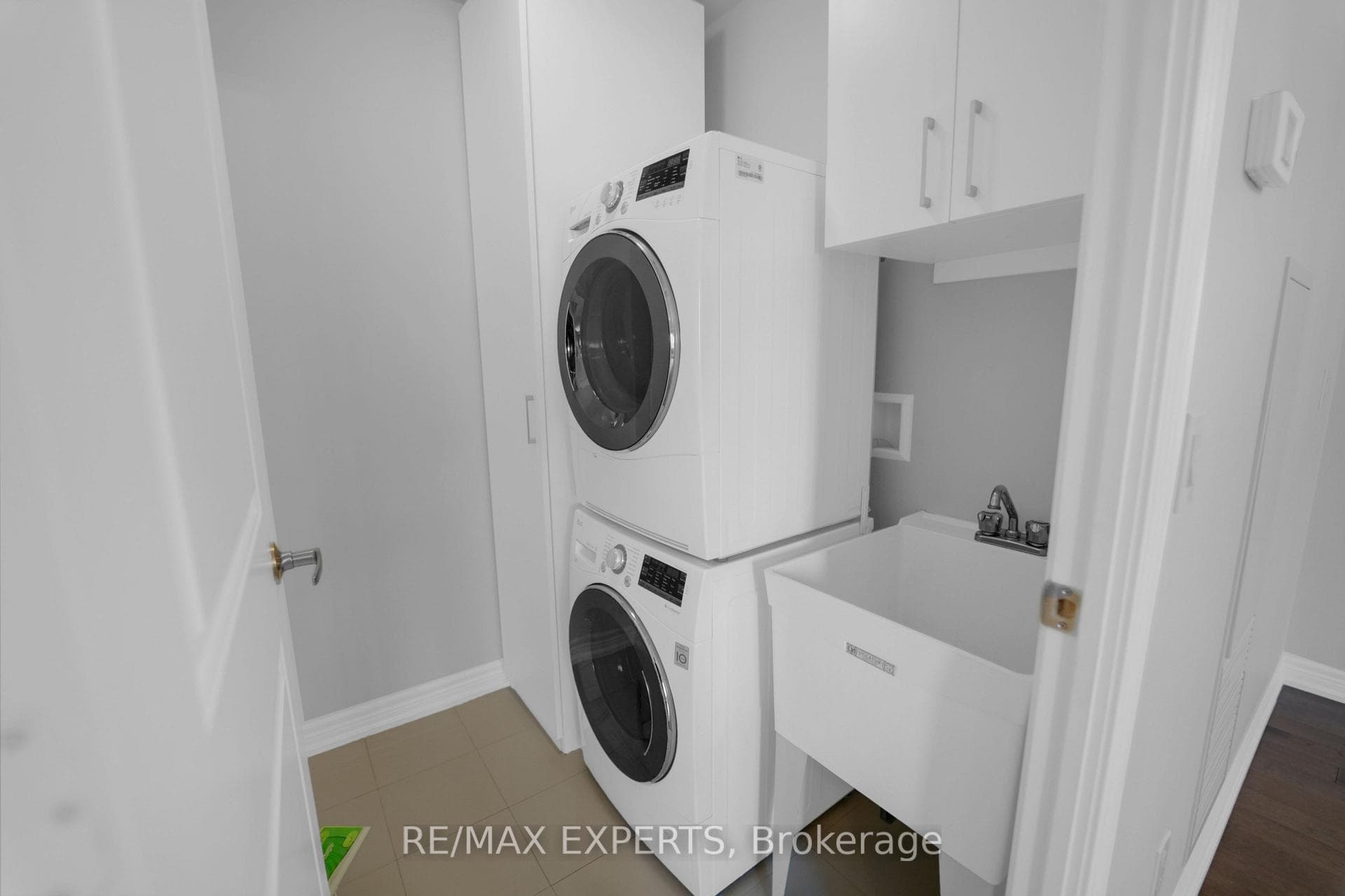 9255 Jane Street Unit 805 photo 25