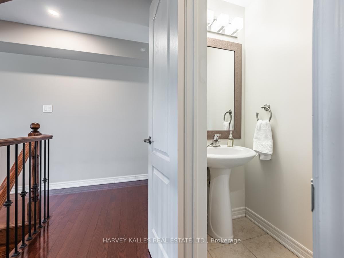 42 Rosewood Avenue photo 17