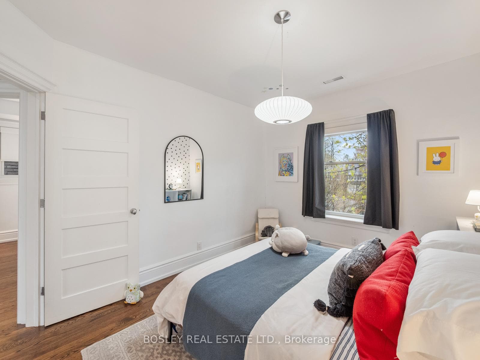 144 Howland Avenue photo 19