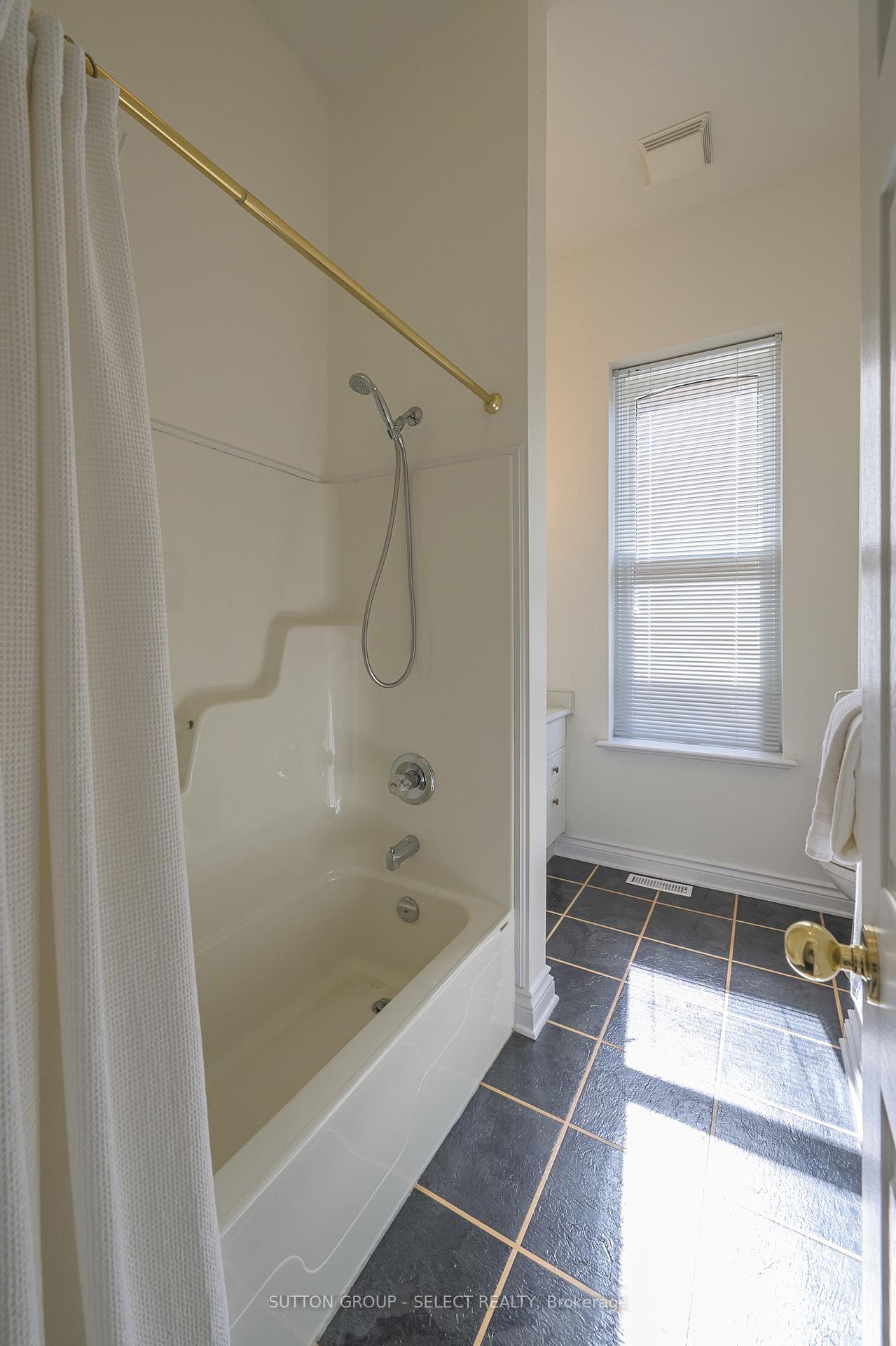 609 Colborne Street Unit 3 photo 35