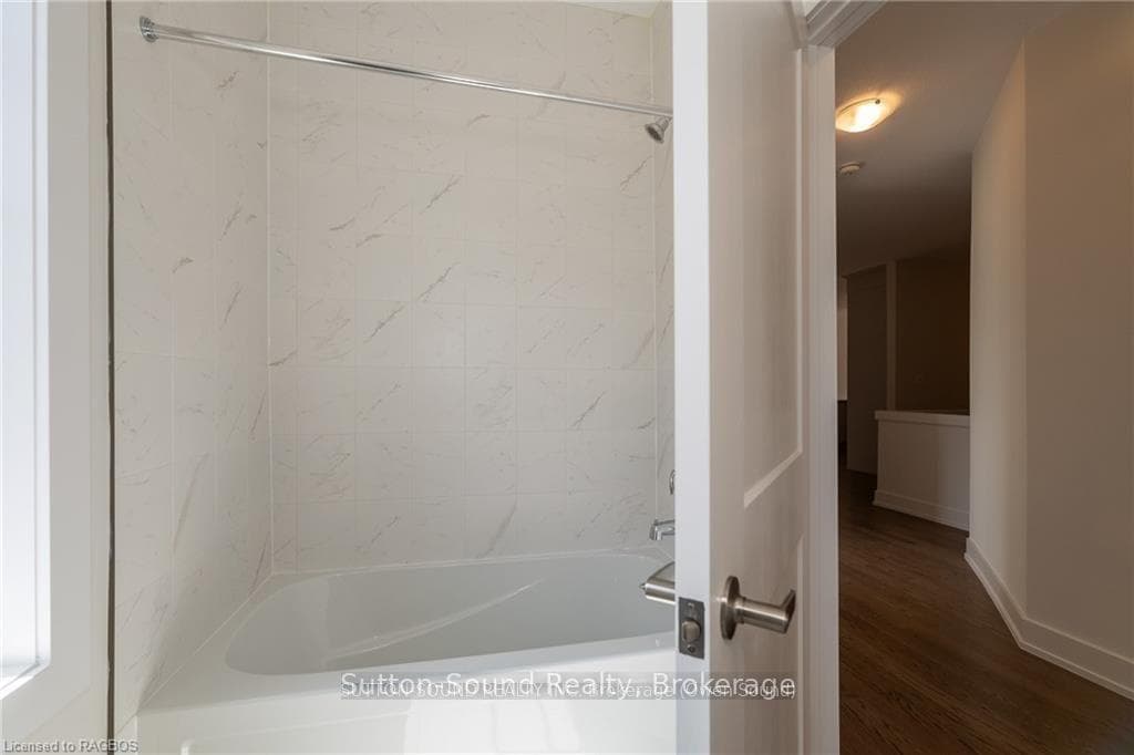 177 HAWTHORN Crescent photo 22